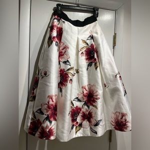 NWT Floral Print White House/Black Market Skirt size2